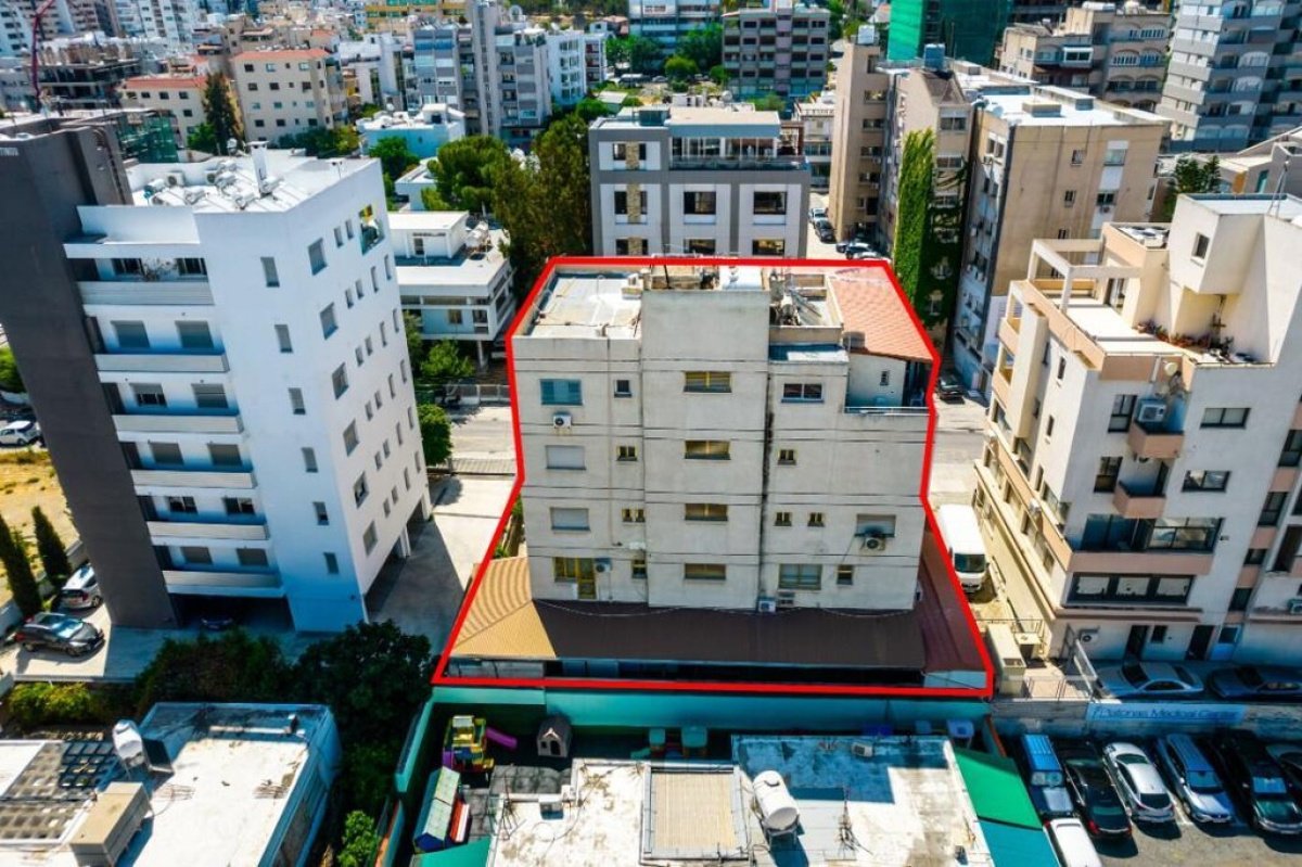 853m2 Commercial property in Nicosia, Cyprus No. 37946