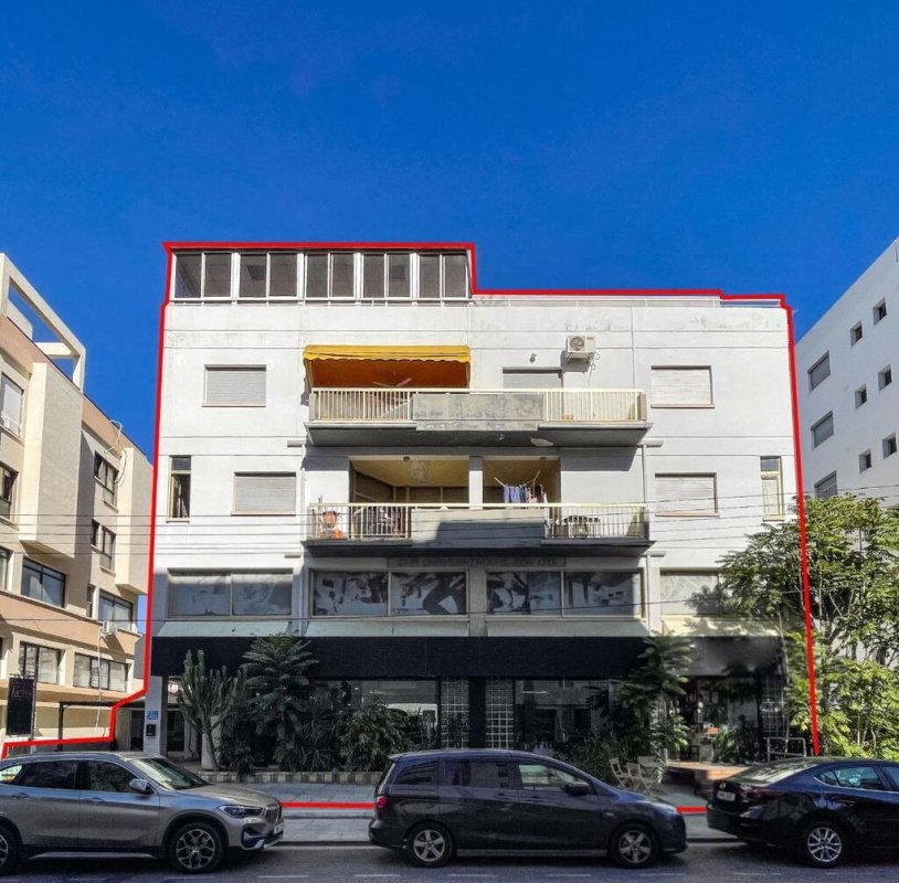 853m2 Commercial property in Nicosia, Cyprus No. 37946