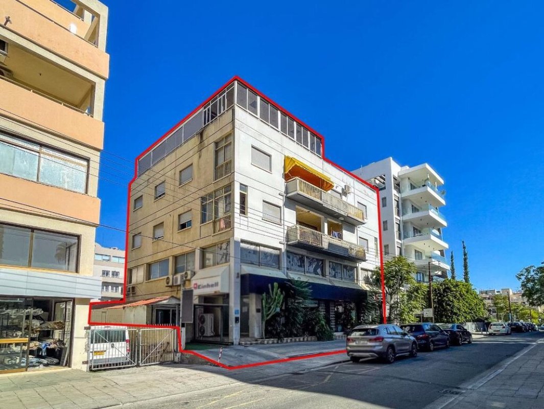 853m2 Commercial property in Nicosia, Cyprus No. 37946