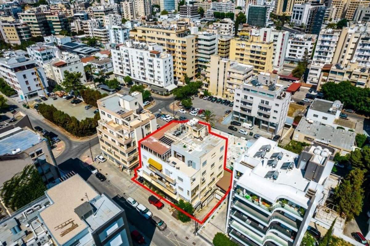 853m2 Commercial property in Nicosia, Cyprus No. 37946