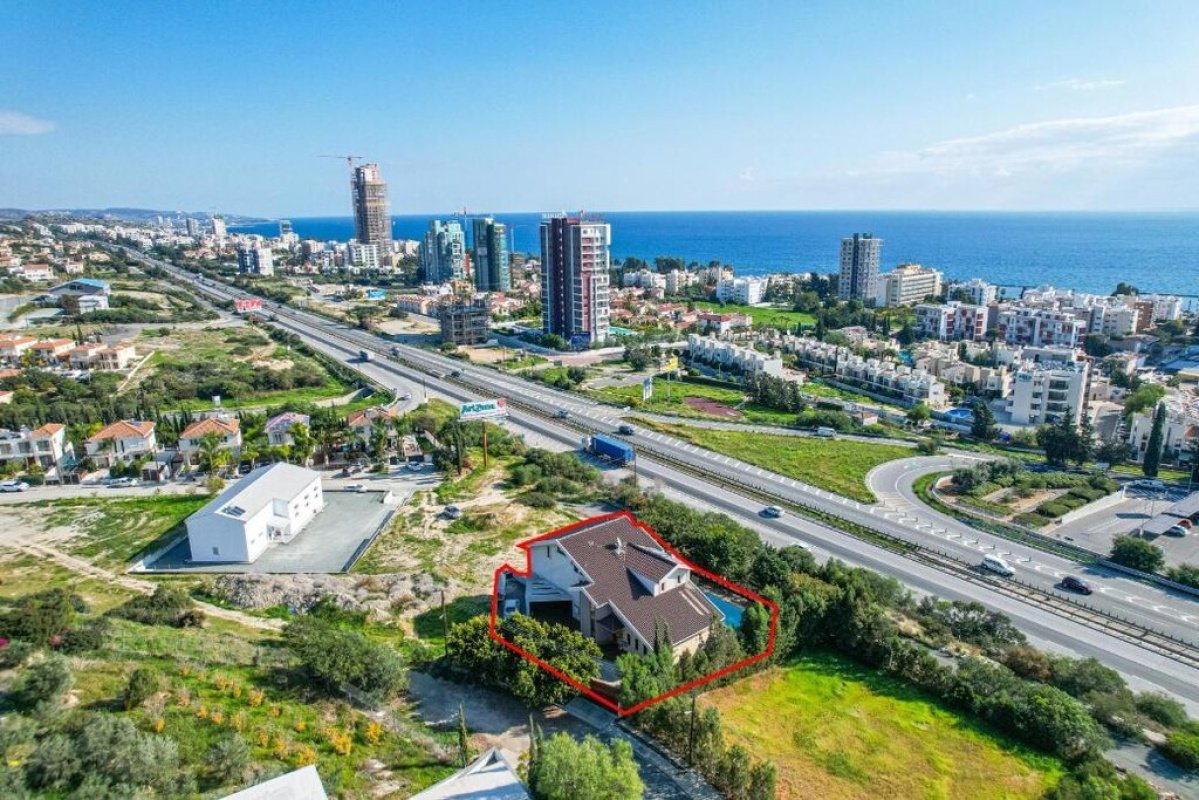 322m2 Villa in Limassol, Cyprus No. 37951