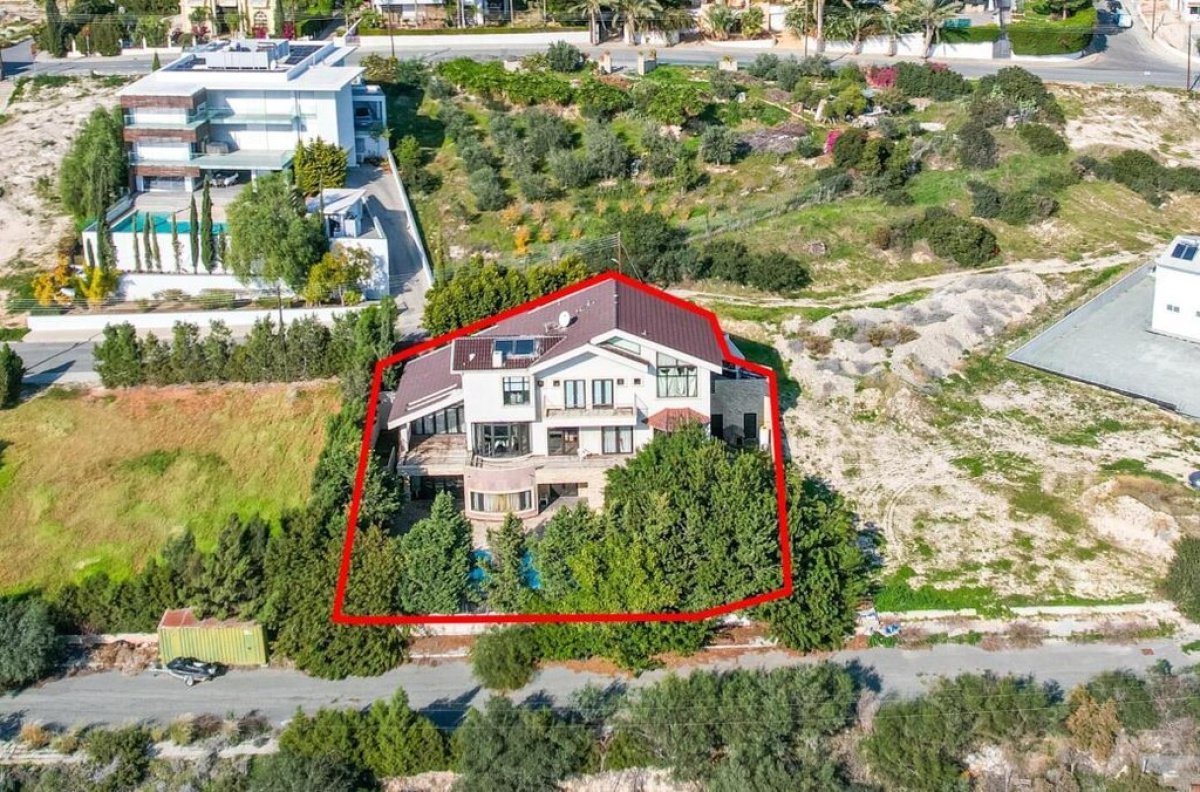 322m2 Villa in Limassol, Cyprus No. 37951