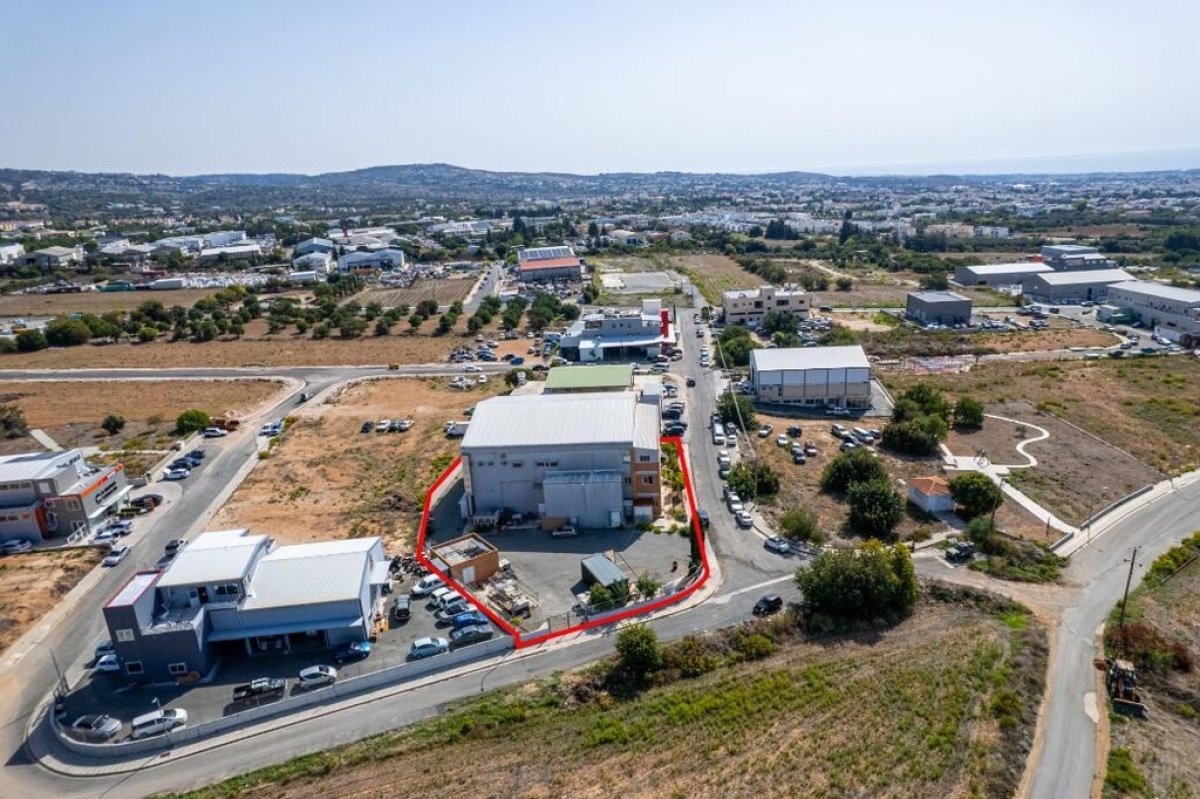 1375m2 Commercial property in Paphos, Cyprus No. 37948