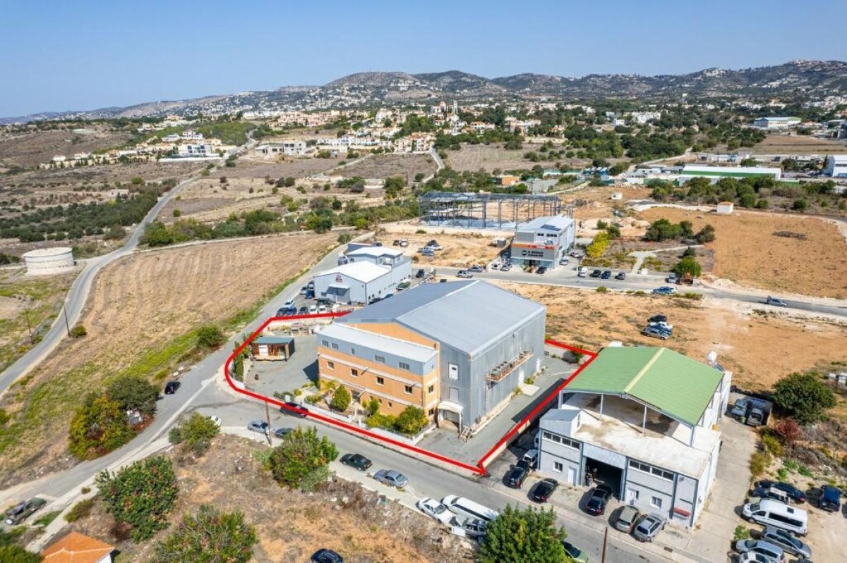 1375m2 Commercial property in Paphos, Cyprus No. 37948