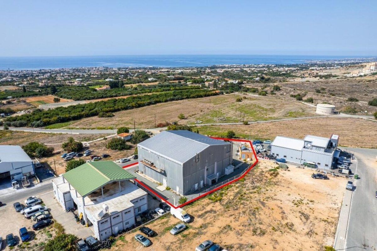 1375m2 Commercial property in Paphos, Cyprus No. 37948