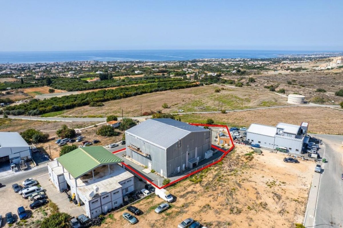 1375m2 Commercial property in Paphos, Cyprus No. 37948