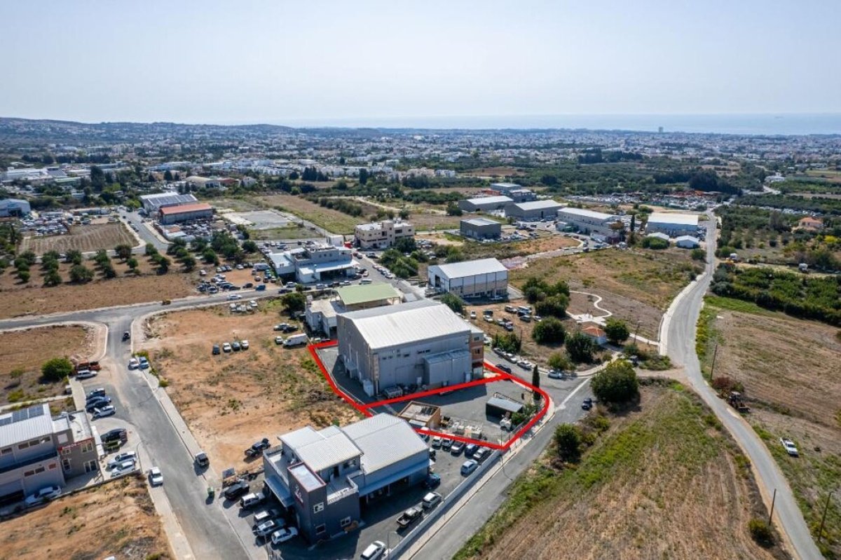 1375m2 Commercial property in Paphos, Cyprus No. 37948