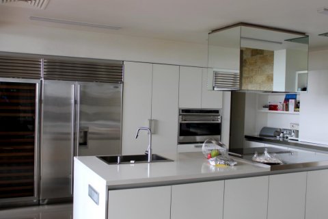 5 bedrooms Villa in Limassol, Cyprus No. 38546