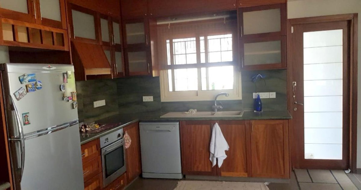 4 bedrooms Villa in Limassol, Cyprus No. 38576