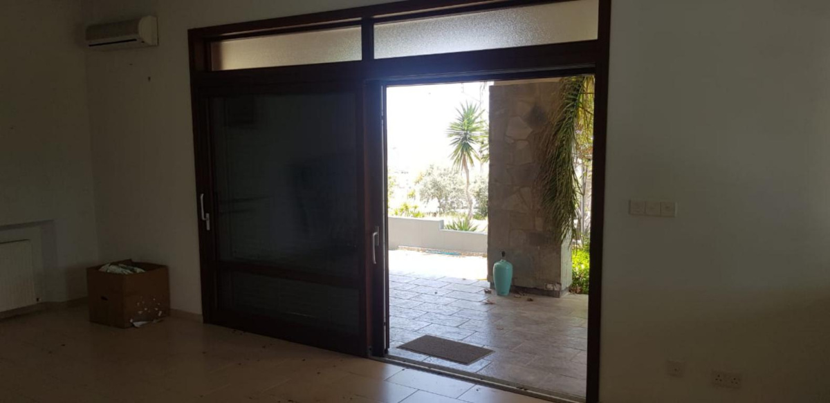4 bedrooms Villa in Limassol, Cyprus No. 38576
