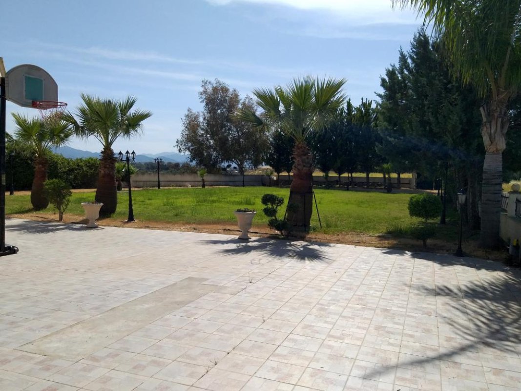 6 bedrooms Villa in Nicosia, Cyprus No. 38575