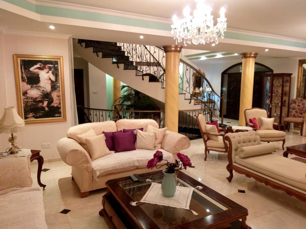 6 bedrooms Villa in Nicosia, Cyprus No. 38575