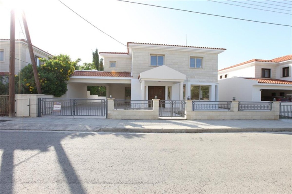 4 bedrooms Villa in Nicosia, Cyprus No. 38905