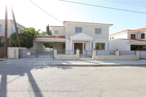 4 bedrooms Villa in Nicosia, Cyprus No. 38905