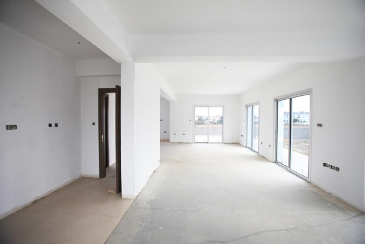 4 bedrooms Villa in Nicosia, Cyprus No. 38906