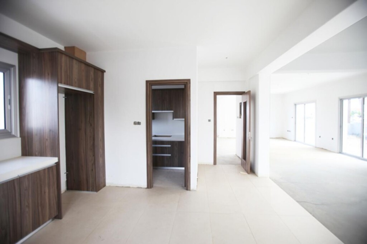 4 bedrooms Villa in Nicosia, Cyprus No. 38906