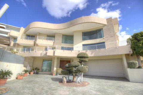 5 bedrooms Villa in Limassol, Cyprus No. 38482