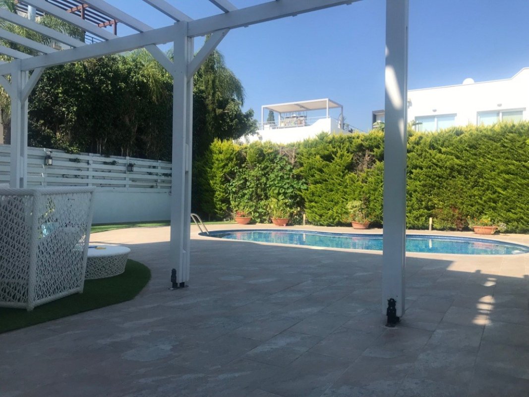 4 bedrooms Villa in Limassol, Cyprus No. 38484