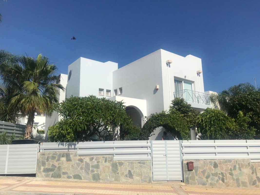 4 bedrooms Villa in Limassol, Cyprus No. 38484