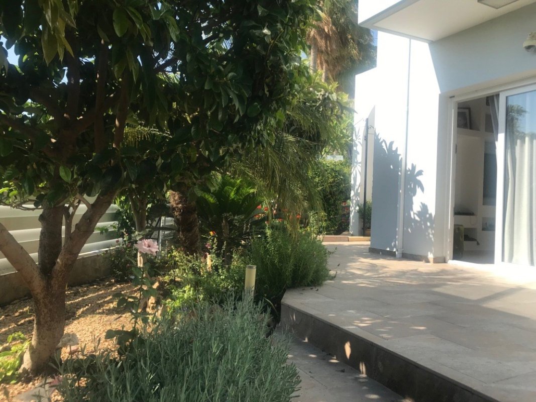 4 bedrooms Villa in Limassol, Cyprus No. 38484
