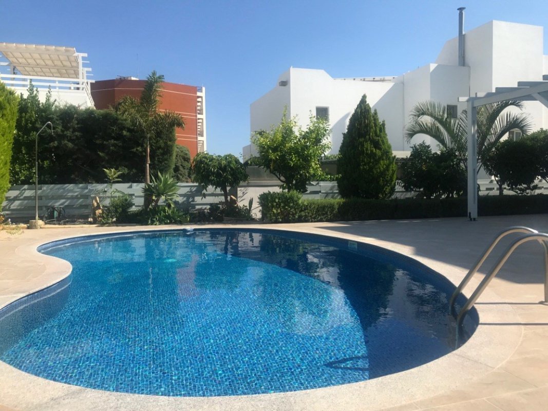 4 bedrooms Villa in Limassol, Cyprus No. 38484