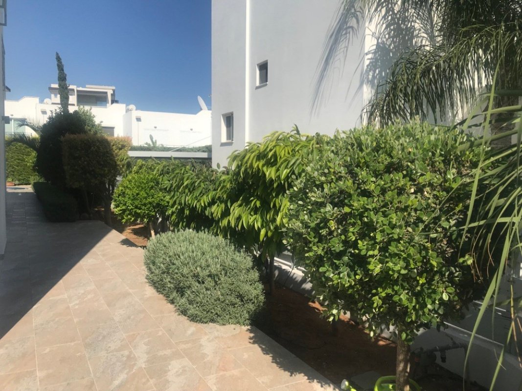 4 bedrooms Villa in Limassol, Cyprus No. 38484