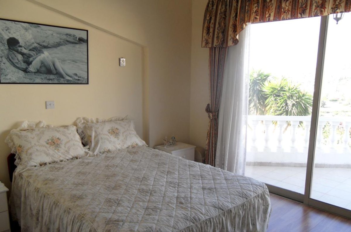 4 bedrooms Villa in Limassol, Cyprus No. 38461