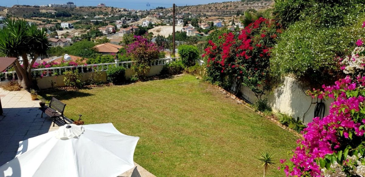 4 bedrooms Villa in Limassol, Cyprus No. 38461