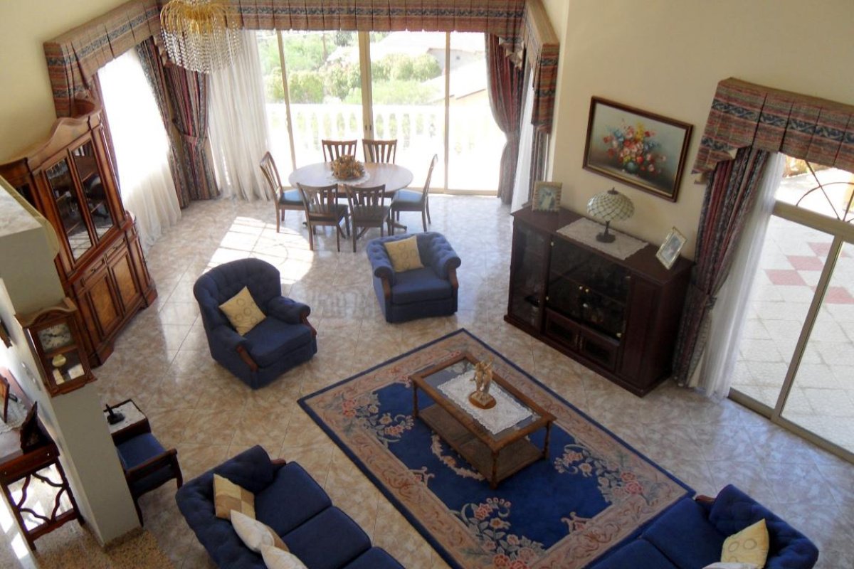 4 bedrooms Villa in Limassol, Cyprus No. 38461