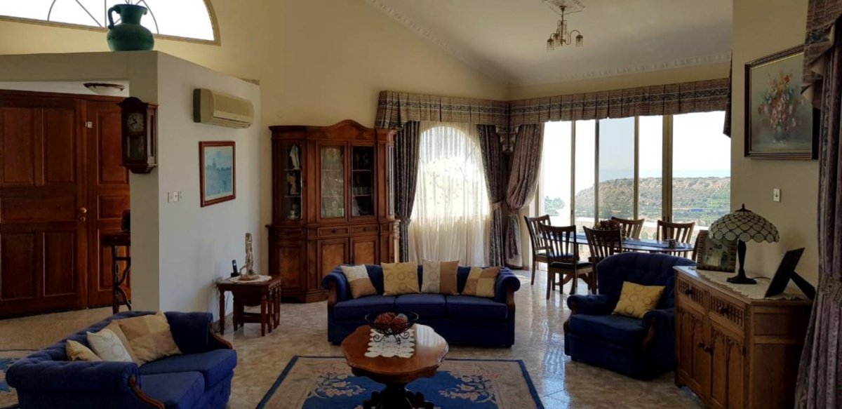 4 bedrooms Villa in Limassol, Cyprus No. 38461