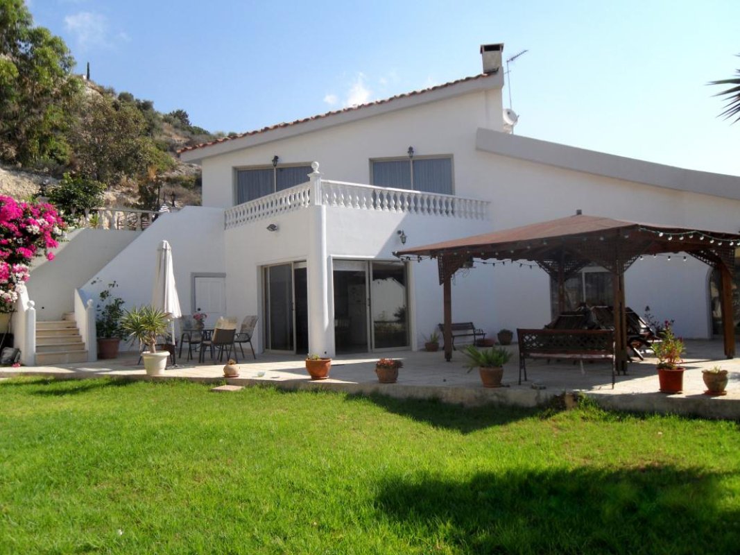 4 bedrooms Villa in Limassol, Cyprus No. 38461
