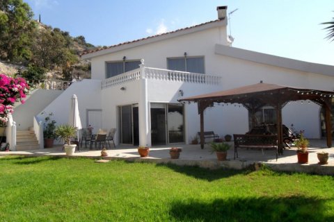 4 bedrooms Villa in Limassol, Cyprus No. 38461