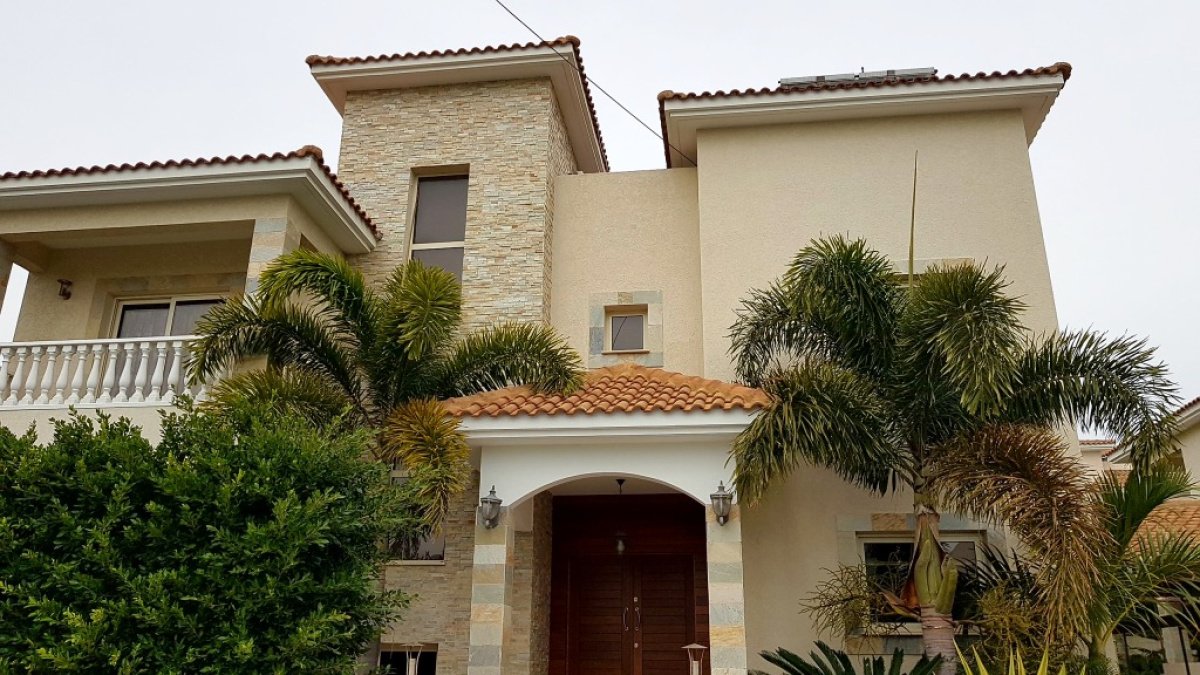 4 bedrooms Villa in Limassol, Cyprus No. 38314