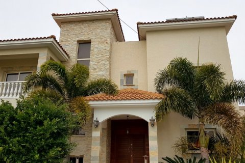 4 bedrooms Villa in Limassol, Cyprus No. 38314