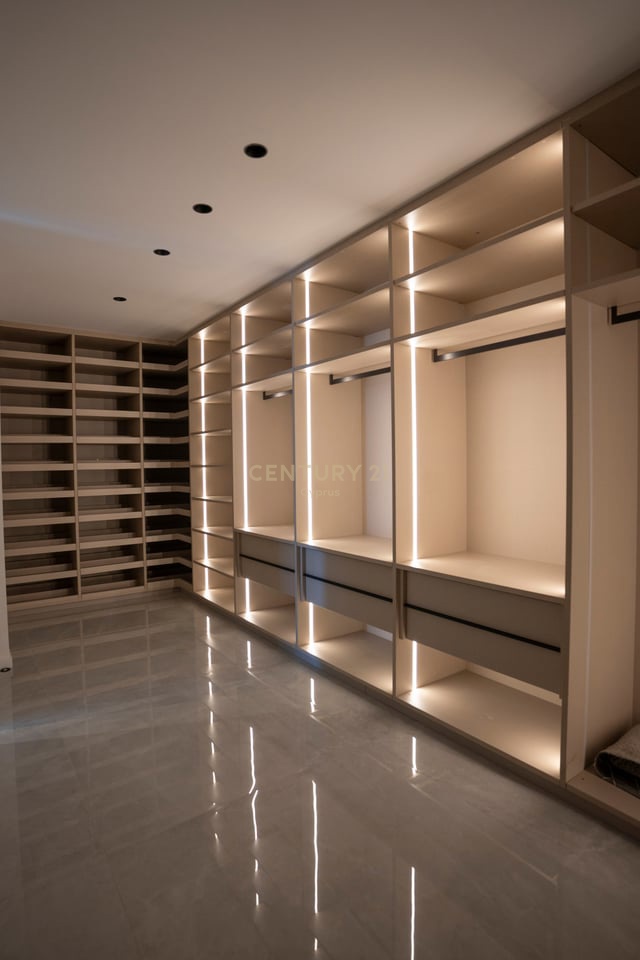 6 chambres Villa à Germasogeia, Limassol, Chypre No. 55226