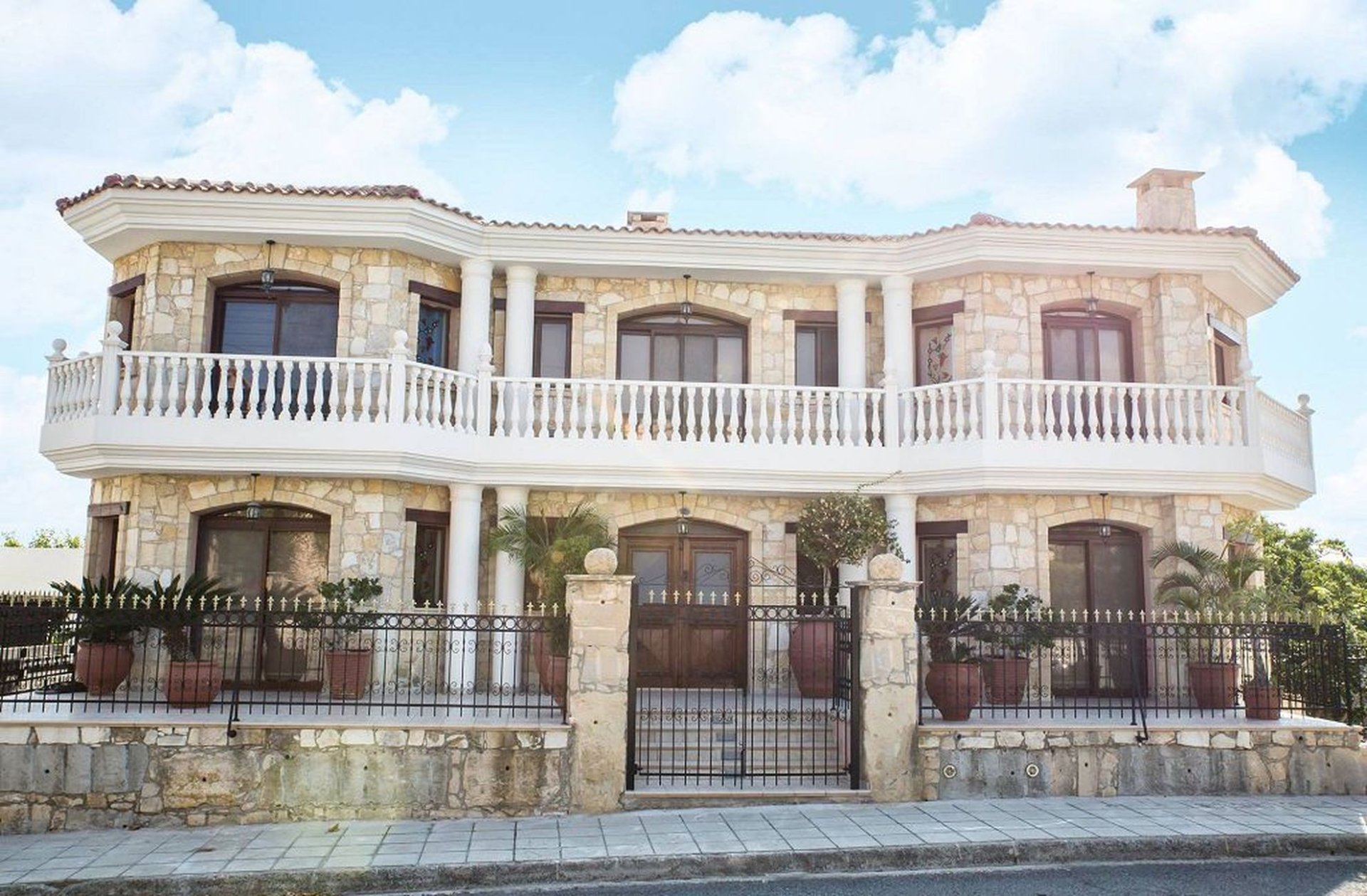 6 bedrooms Villa in Limassol, Cyprus No. 45745