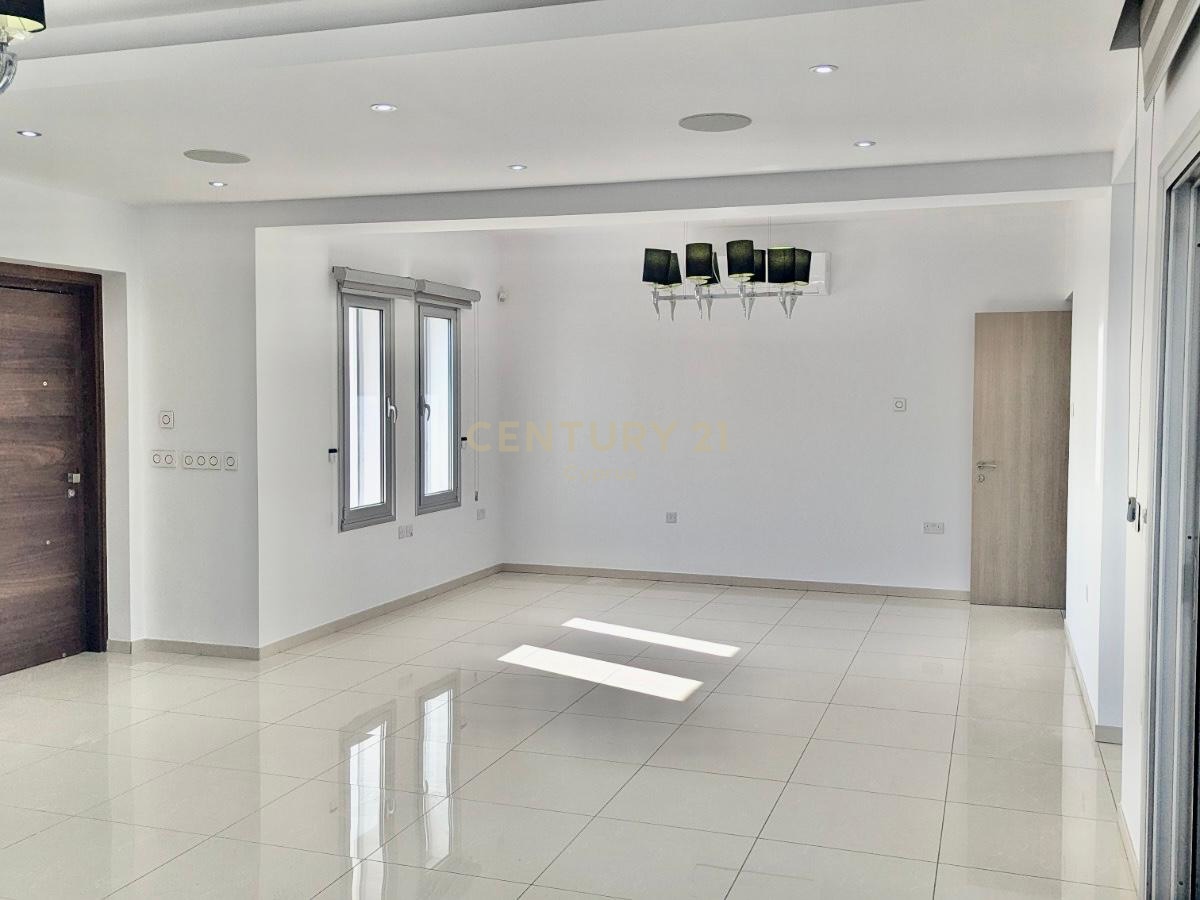 5 bedrooms Villa in Germasogeia, Limassol, Cyprus No. 57838
