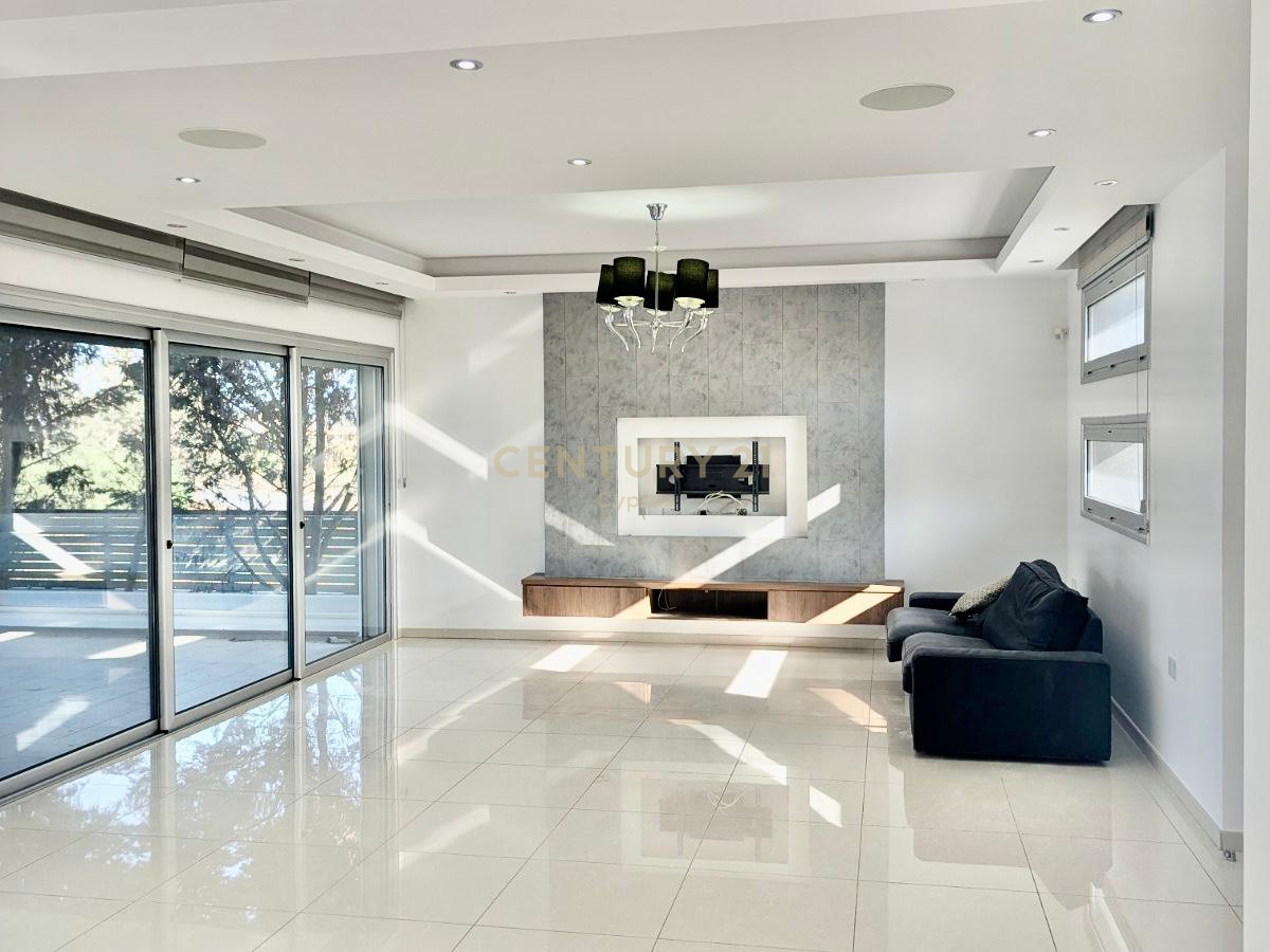 5 bedrooms Villa in Germasogeia, Limassol, Cyprus No. 57838