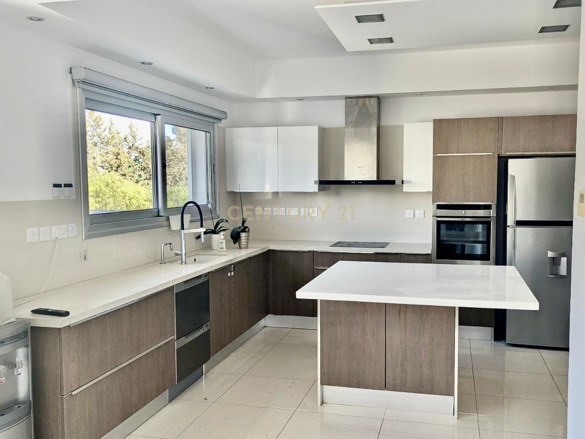5 bedrooms Villa in Germasogeia, Limassol, Cyprus No. 57838