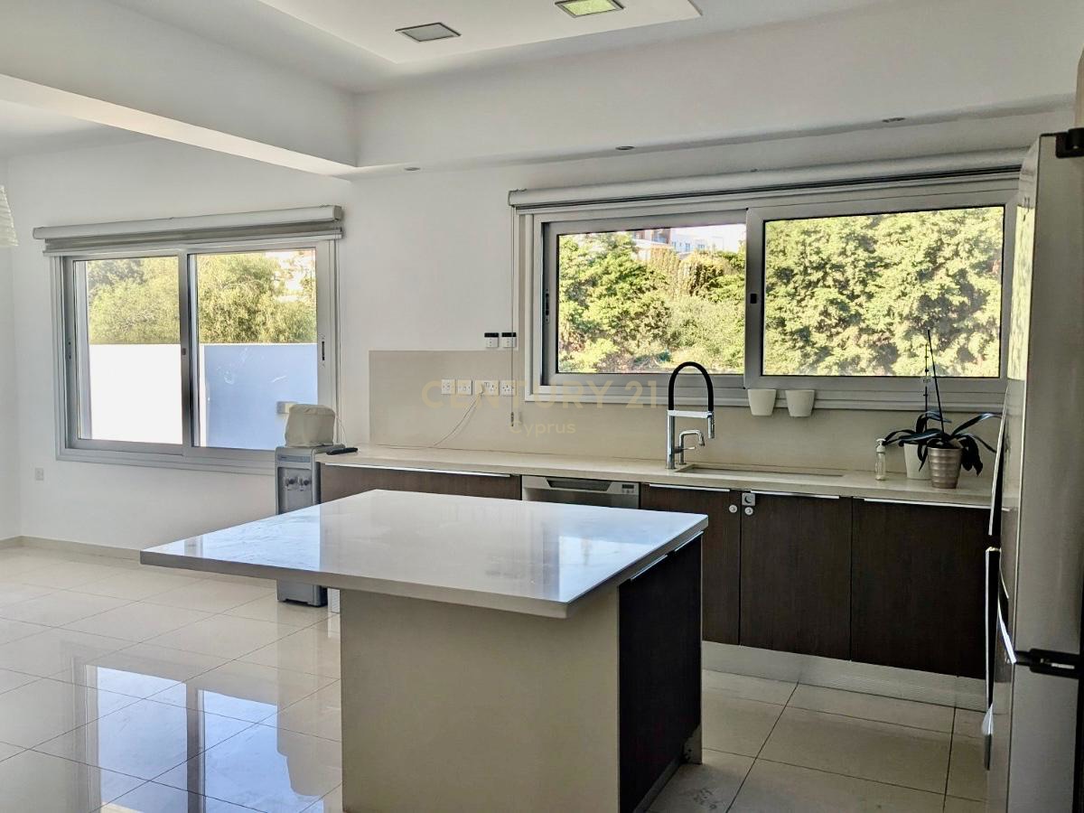 5 bedrooms Villa in Germasogeia, Limassol, Cyprus No. 57838