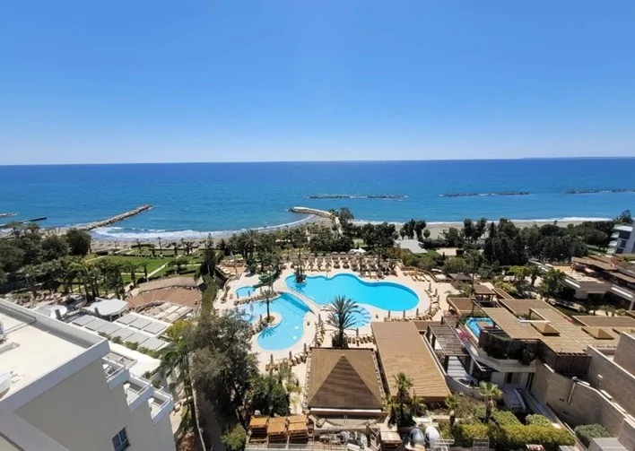 3 bedrooms Apartment in Agios Tychonas, Limassol, Cyprus No. 29560