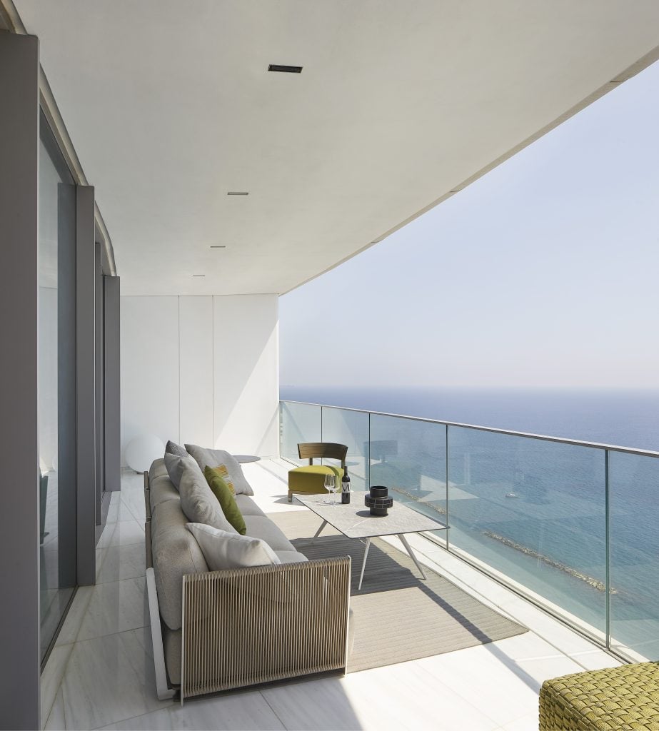 3 bedrooms Apartment in Limassol, Cyprus No. 37071