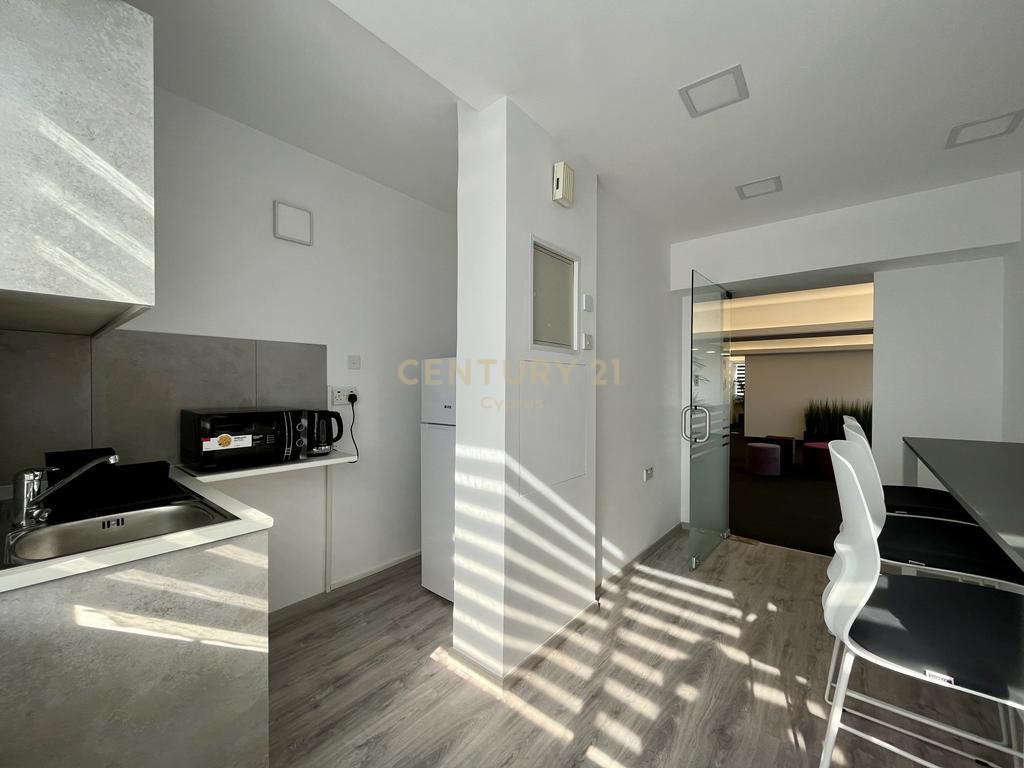 200m2 Oficina en Limassol, Chipre No. 54236