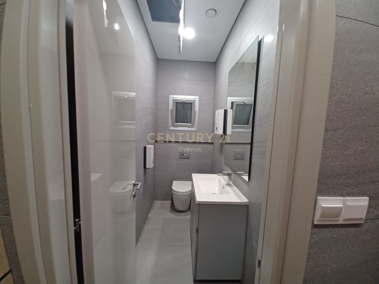 683m2 Oficina en Agios Athanasios, Limassol, Chipre No. 54235