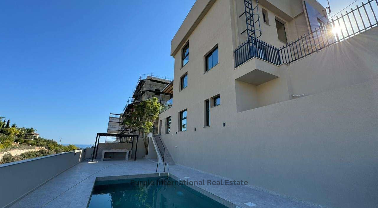 4 bedrooms Villa in Agios Tychonas, Limassol, Cyprus No. 35954