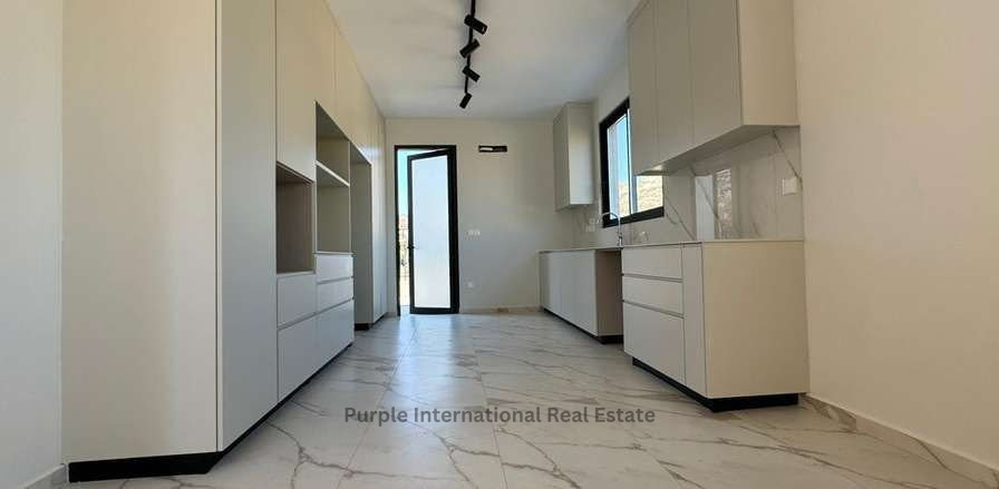 4 bedrooms Villa in Agios Tychonas, Limassol, Cyprus No. 35954