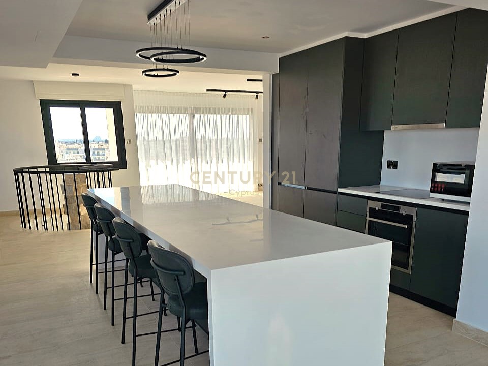 4 bedrooms Penthouse in Limassol, Cyprus No. 56034