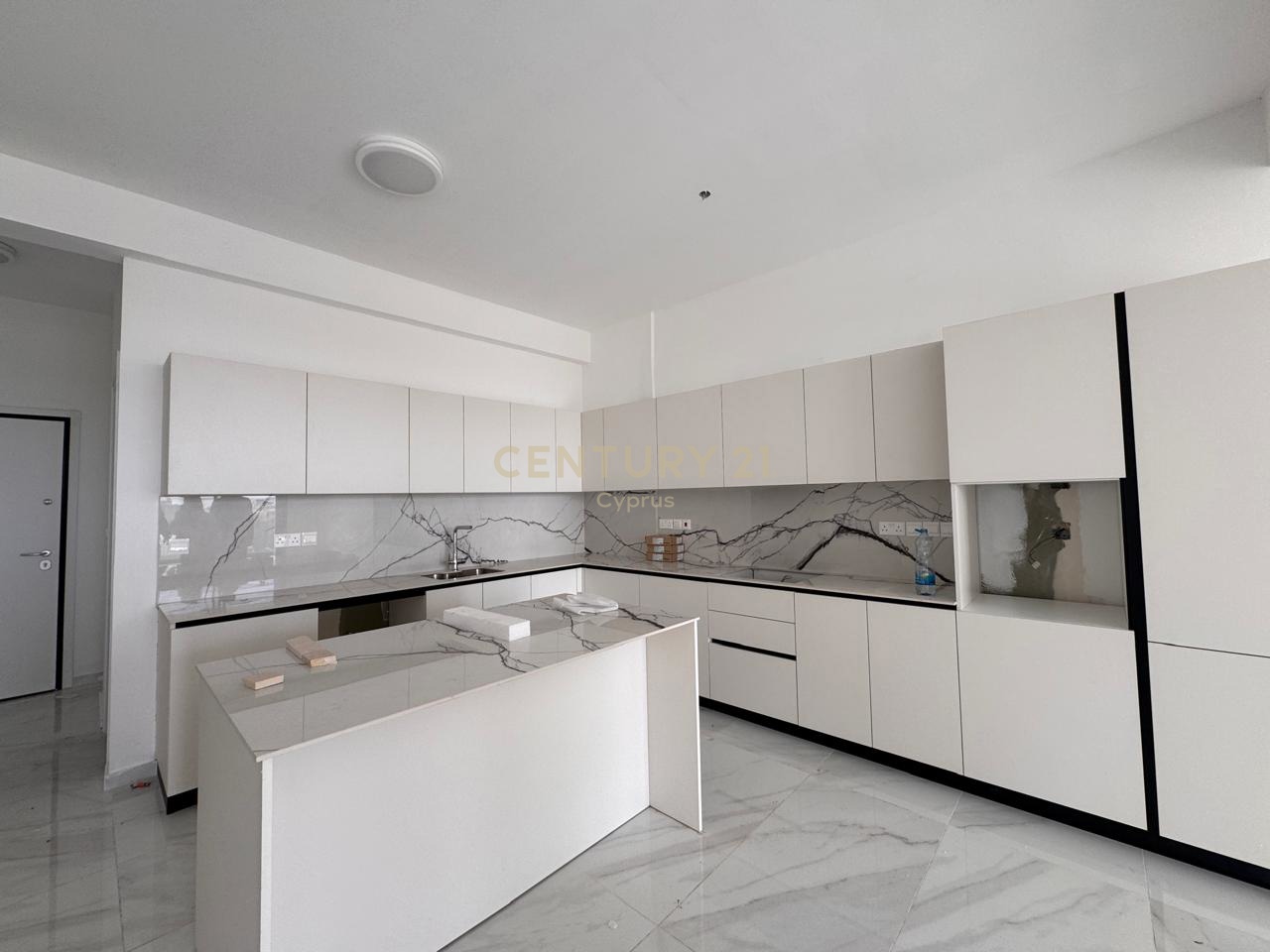 3 bedrooms Apartment in Germasogeia, Limassol, Cyprus No. 53760