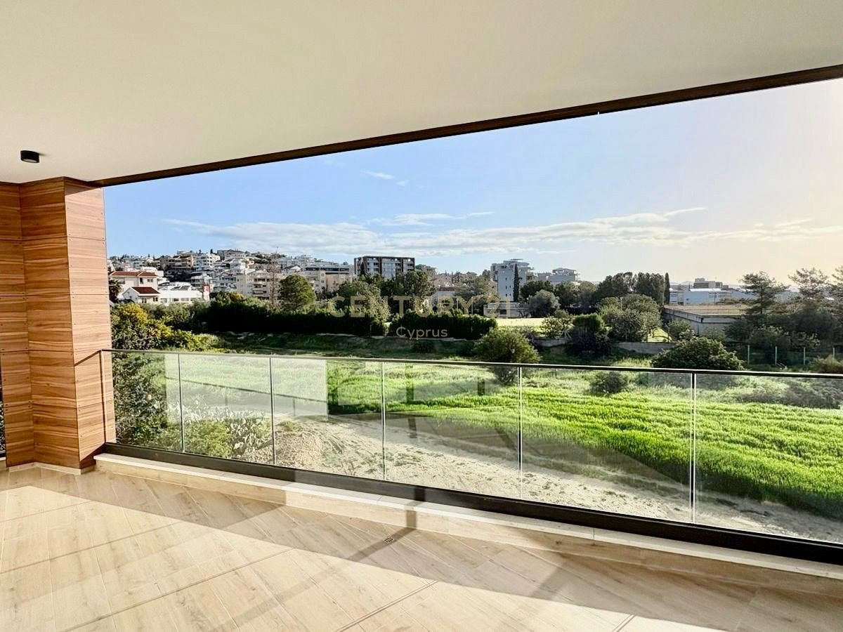 2 bedrooms Penthouse in Mesa Geitonia, Limassol, Cyprus No. 55237