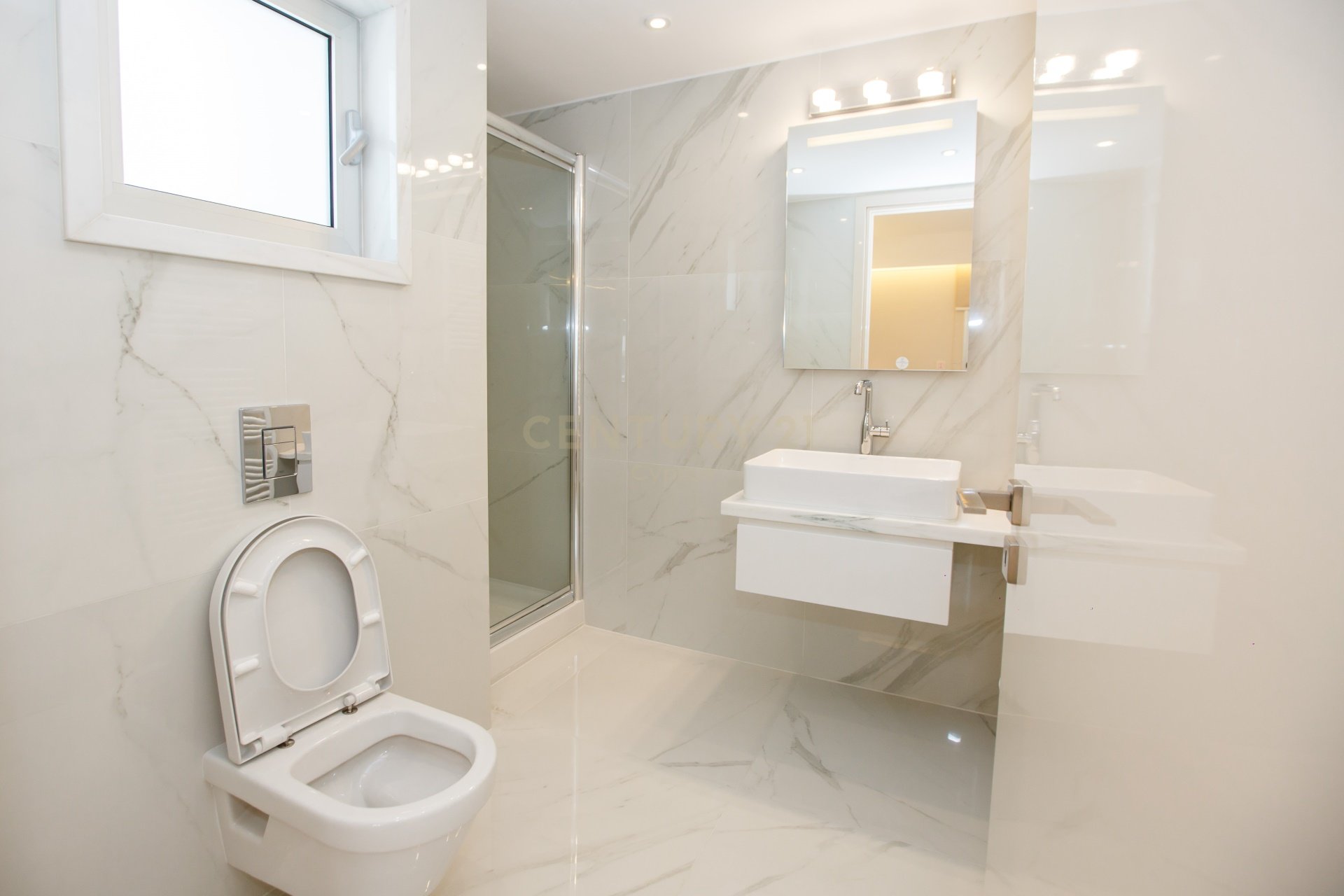 3 dormitorios Apartamento en Germasogeia, Limassol, Chipre No. 32616
